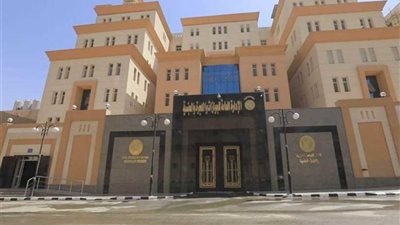 وسائل تكنولوجية متطورة في مبنى عصري..