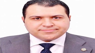 خبير علاقات دولية: ترامب يهاجم إيران لتمرير صفقة القرن