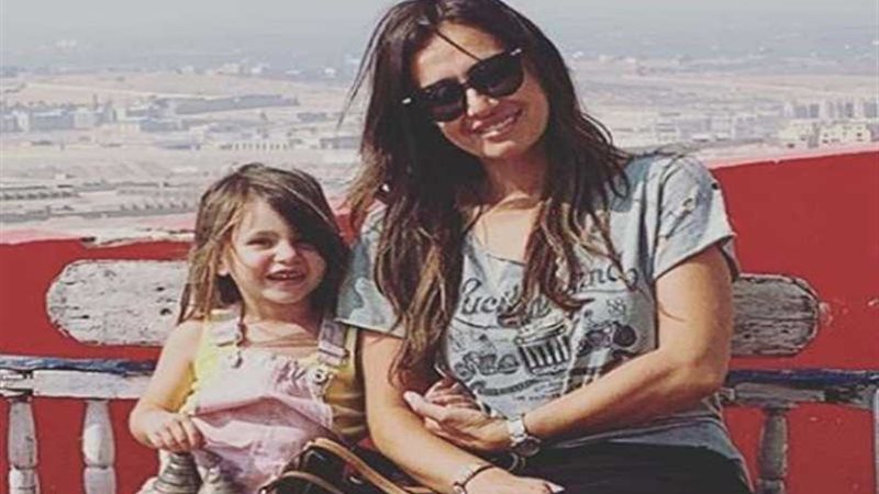 شاهد.. حلا شيحة تقضي