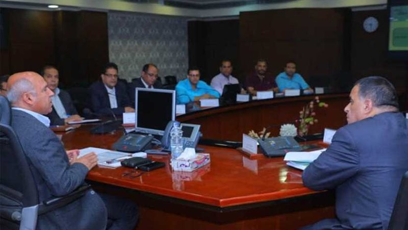 وزير النقل يعقد اجتماعًا