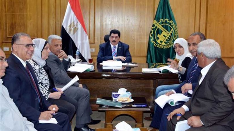 محافظ القليوبية يناقش