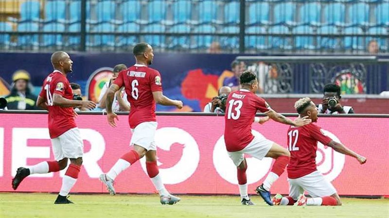 أحمد أحمد يهنئ منتخب