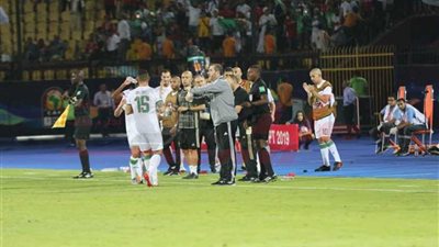 الجزائر تتقدم بثلاثة أهداف أمام تنزانيا في الشوط الأول