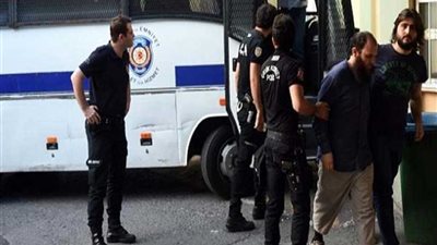 تركيا تأمر باعتقال 82 عسكريا للاشتباه بصلتهم بجولن