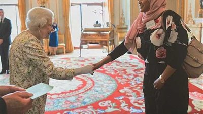 قنصلية مصر بلندن تهنئ إيناس هلال على تكريمها من ملكة بريطانيا