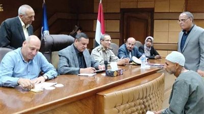 محافظ البحيرة يلتقي 25 مواطنا في اللقاء الأسبوعي