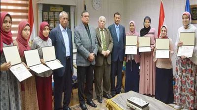 محافظ البحيرة يكرم أوائل الدبلومات الفنية 