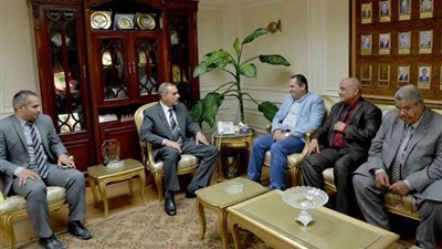 محافظ أسيوط يبحث إنشاء مدارس جديدة مع رئيس هيئة الأبنية