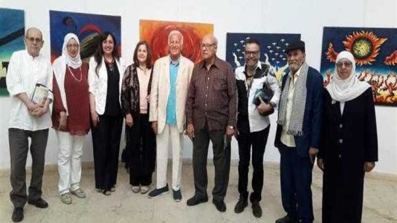 افتتاح معرض للفنان