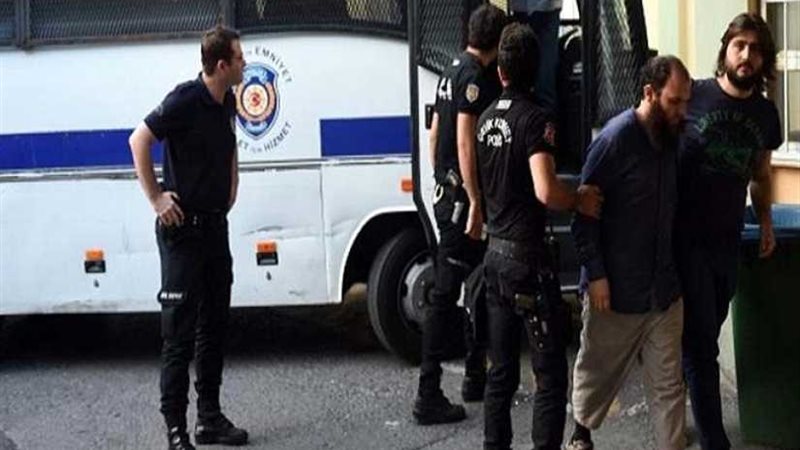 تركيا تأمر باعتقال