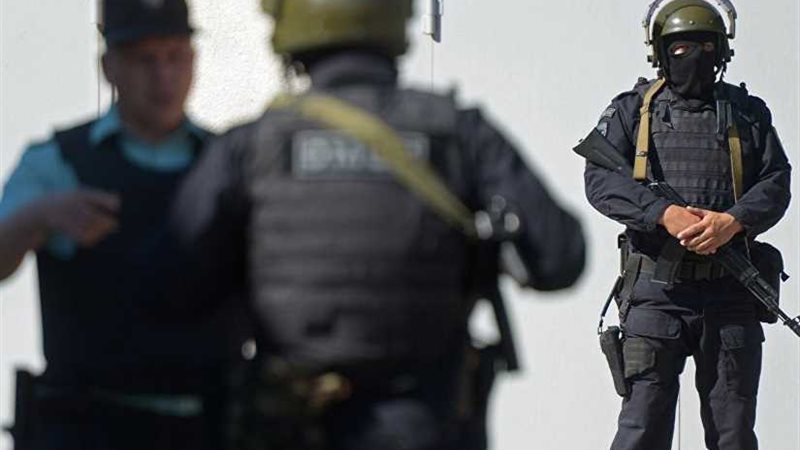 مقتل رجل أمن باعتداء