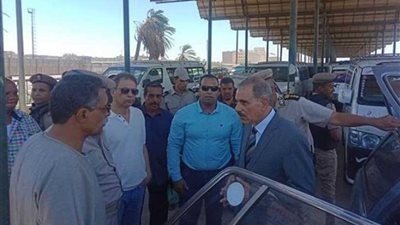 محافظ أسيوط يتفقد مواقف 