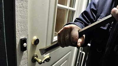 بعد فشله في زواجه من نجلتها.. نجار يسرق شقة ويشعل النيران للانتقام بشبرا الخيمة