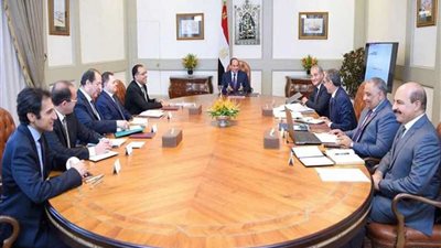 السيسى يجتمع بالوزراء وقيادات الدولة ويوجه بضبط الأسواق وتوفير السلع