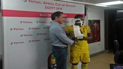 سيسينجو أفضل لاعب في مباراة المغرب وبنين