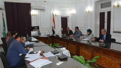 محافظ المنيا يتابع انتظام الحالة العامة بعدد من مواقف السيارات والشوارع