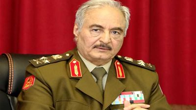 حفتر: دول عديدة تدعم الإرهاب في ليبيا وتجند الشباب