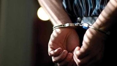 ضبط عامل أثناء تنقيبه عن الآثار بمنزله بالدرب الأحمر