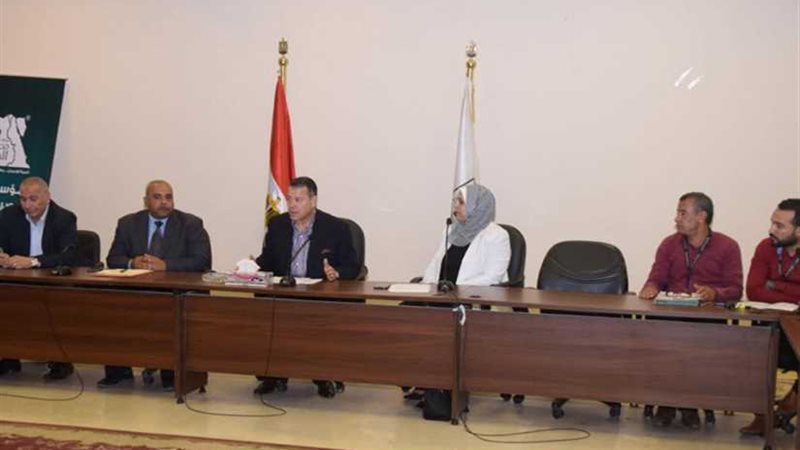 تسليم 48 عقدا لمشروعات