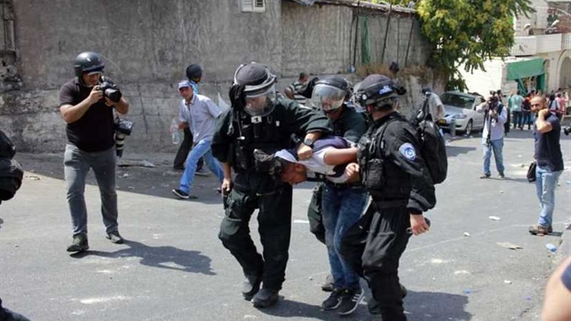 اعتقال ثلاثة متظاهرين