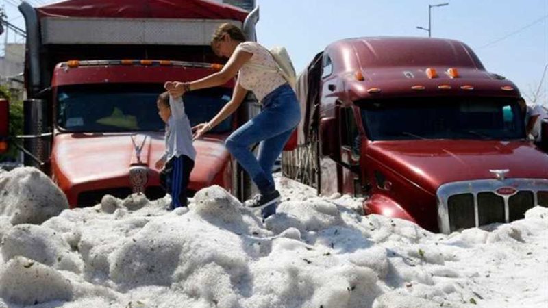 عاصفة ثلجية تغطي
