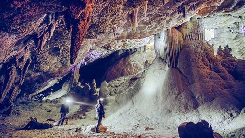 كهف سنور الأقدم والأروع
