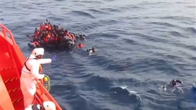 متحدث أسباني: إنقاذ 300 مهاجر أفريقي في البحر على مدار يومين