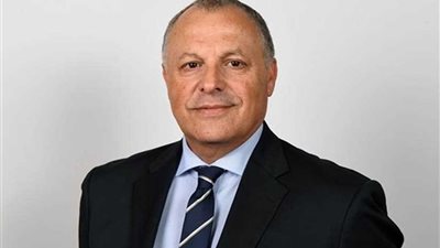 أبو ريدة ومجاهد يواصلان عملهما في 