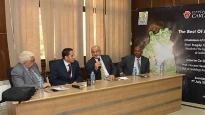 رئيس جامعة أسيوط: 