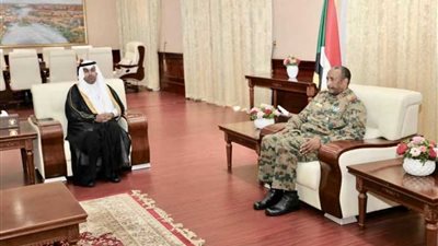 رئيس البرلمان العربي يلتقي رئيس المجلس العسكري السوداني
