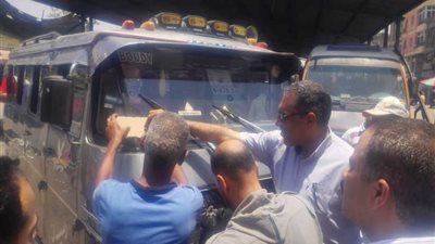القليوبية تواجه ارتفاع تعريفة الأجرة باستيكرات ولوحات إرشادية بالمواقف