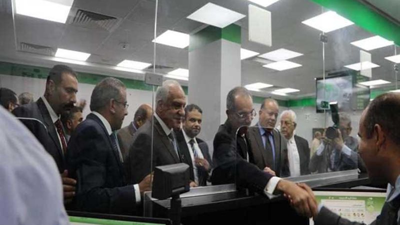 وزير الاتصالات ومحافظ