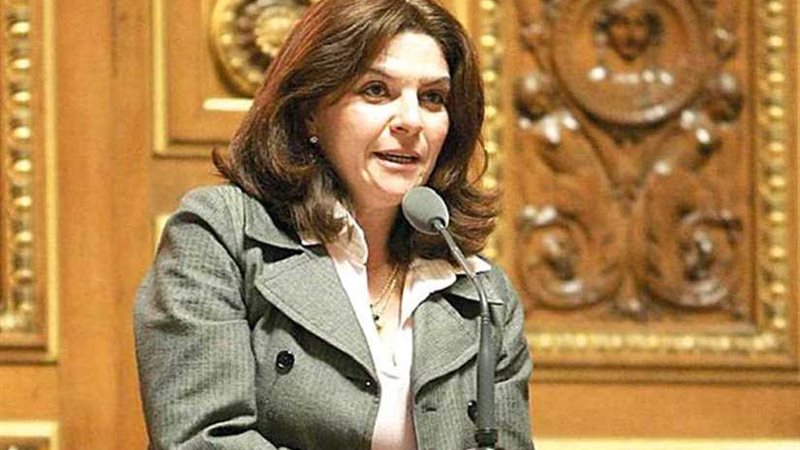 برلمانية فرنسية تطالب