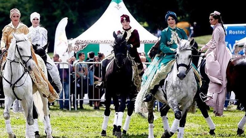 الروس يحتفلون بعيد