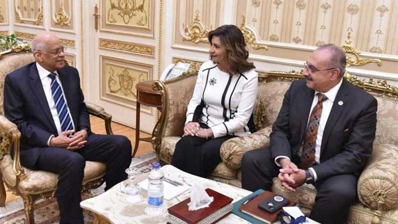 عبدالعال يستقبل أول