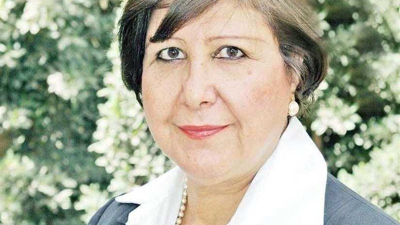 أمينة النقاش متحدثاً