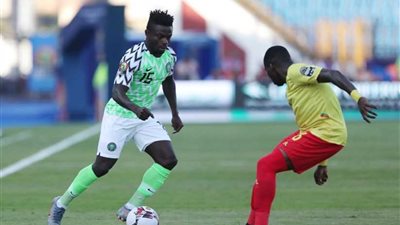 هدف قاتل للنسور أمام الأولاد