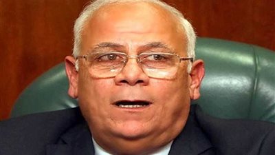 محافظ بورسعيد يتفقد مصنع إنتاج الزيوت تمهيدا لافتتاحه الشهر القادم