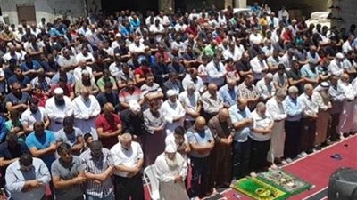 الفلسطينيون يؤدون صلاة الجمعة بحي واد الحمص بالقدس رفضا لقرارات الاحتلال هدم 100 منشأة سكنية