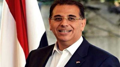 رئيس الحكومة التونسية يبحث مع السفير المصري تسهيلات سفر مشجعي المنتخب إلى مصر