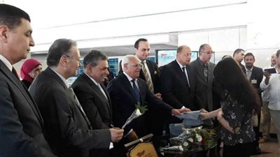 محافظ بورسعيد يودع أطباء التأمين الصحي الموفدين لإنجلترا بالمطار