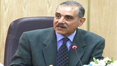 محافظ أسيوط يهنئ طالب منفلوط الثاني مكرر في الثانوية العامة