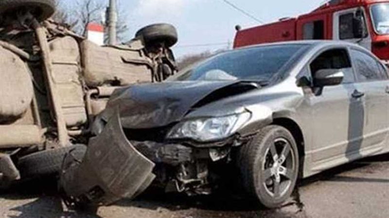 إصابة 11 شخصًا فى