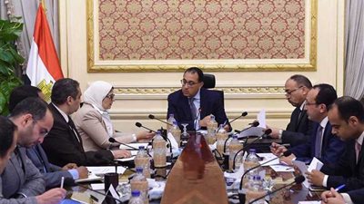 مدبولي يستعرض مع وزيرة الصحة تقريرًا حول زيارة الوفد المصري لمنظمة الصحة العالمية والتحالف الدولي للقاح والتطعيم