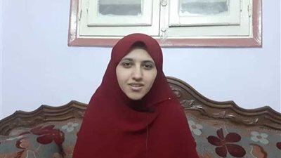 محافظ أسيوط يهنئ طالبة الأزهر السابع مكرر 