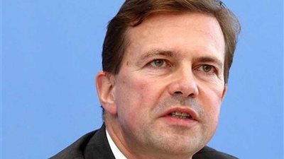 متحدث الحكومة الألمانية يطمئن الصحفيين على حالة ميركل الصحية