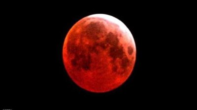 لـ5 ساعات.. القمر يبدأ خسوفا يراه المصريون