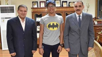 محافظ أسيوط يستقبل 