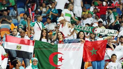 احتفالات عارمة في شوارع الجزائر احتفالا بالتأهل لنهائي كأس الأمم الافريقية