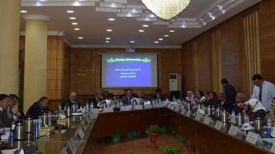 محافظ القليوبية ورئيس جامعة بنها يعقدان اجتماع المجلس